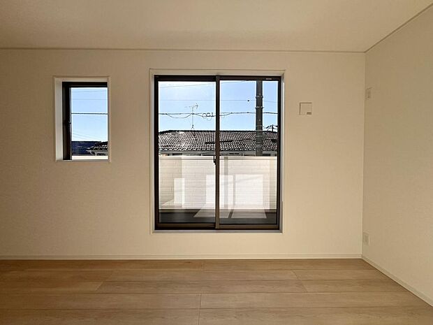 ご家族の写真やお子様の絵を飾り、お気に入りの空間をおつくりください。