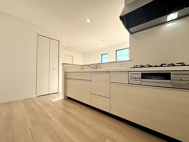 キッチンからLDを見渡すことができる間取りのため、お子様がいらっしゃるご家庭におすすめです。