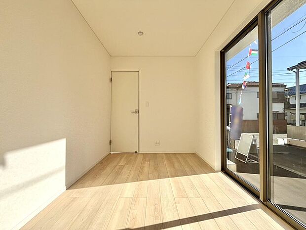 様々なテイストのインテリアと相性の良い、シンプルな内装です。お好みのお部屋作りが楽しめます。