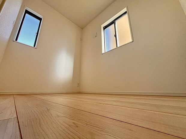 お手入れのしやすい仕様です。普段はフロアモップなどを使って、簡単にお掃除ができそうです。