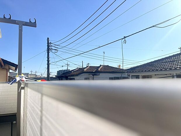 洗濯物を干す以外にも、生活スタイルに合わせて様々な用途で活用できるバルコニーです。