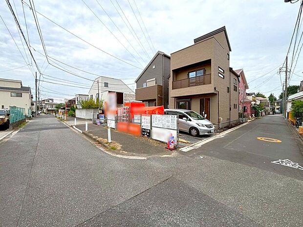 開放感のある角地のため、採光・通風が確保された心地良い住空間が叶います。