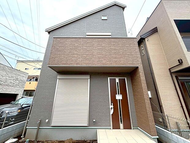 カースペースは2台分が確保されています(車種による)。セカンドカーの所有も検討可能です。