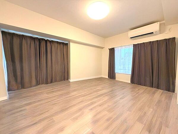 様々なテイストのインテリアと相性の良い、シンプルな内装です。お好みのお部屋作りが楽しめます。
