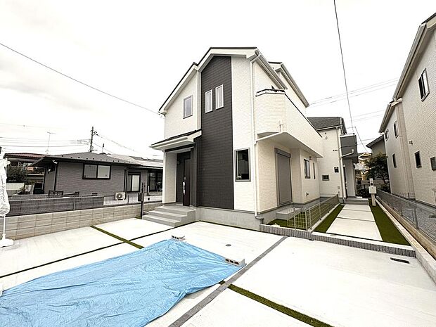 駐車場があります。電車だけでなくお車も利用でき、休日のお出かけの幅が広がりそうです。