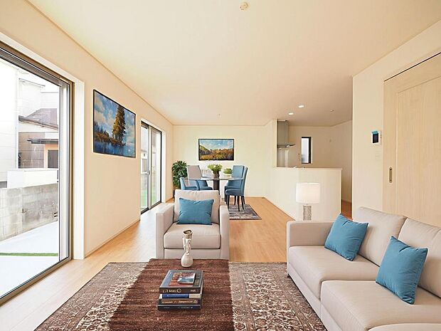 ご家族の写真やお子様の絵を飾り、お気に入りの空間をおつくりください。CG加工済み