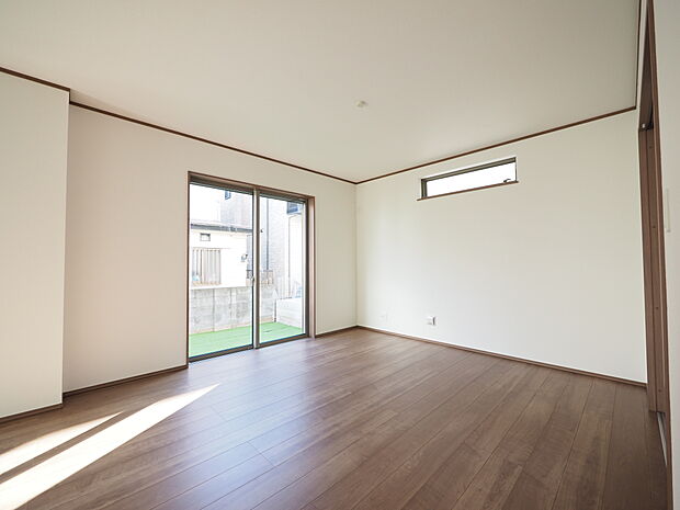 採光・通風に考慮されたLDKです。快適で居心地の良い、家族団らんのひと時をお過ごしいただけます。