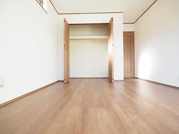 お手入れのしやすい仕様です。普段はフロアモップなどを使って、簡単にお掃除ができそうです。