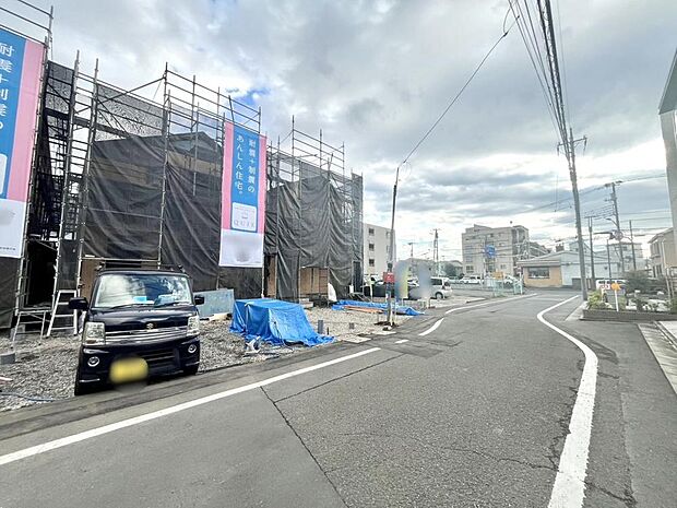 リビング階段、対面式キッチンが採用された、ご家族がコミュニケーションを取りやすい設計です。