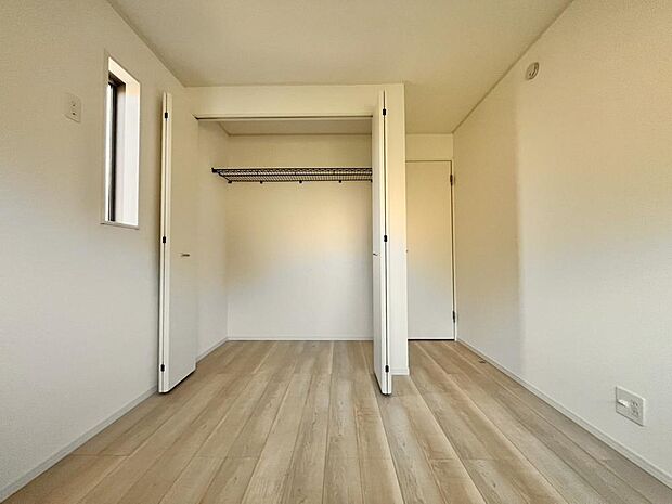 テレワークなどの作業部屋や家事室、子供部屋としても便利なお部屋です。