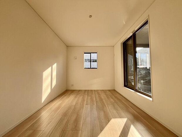 お部屋はナチュラルな雰囲気で、お好みの様々なインテリアが楽しめそうです。