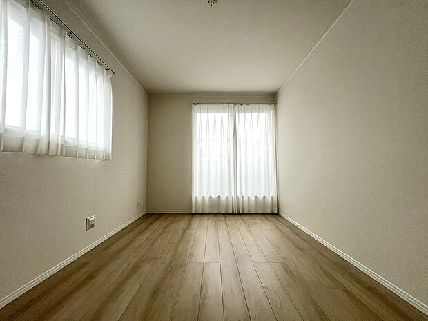 2面採光のため、日当たり・通風良好。快適な空間は、お子様の学習も捗りそうです。