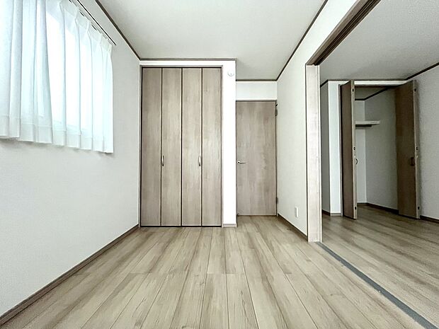 様々なテイストのインテリアと相性の良い、シンプルな内装です。お好みのお部屋作りが楽しめます。