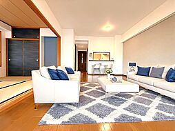 フォルスコート調布染地公園 4LDKのリビング/ダイニング