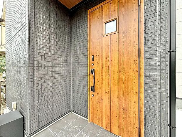 ご家族や来訪者を迎える玄関。お好みのインテリアで、個性を演出してみてはいかがでしょうか。