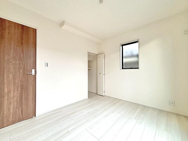 お手入れのしやすい仕様です。普段はフロアモップなどを使って、簡単にお掃除ができそうです。