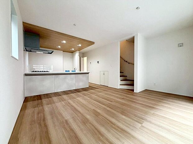 リビングとダイニングをゾーニングしやすく、食事の後もゆったりと寛げる間取りです。