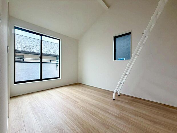 テレワークなどの作業部屋や家事室、子供部屋としても便利なお部屋です。