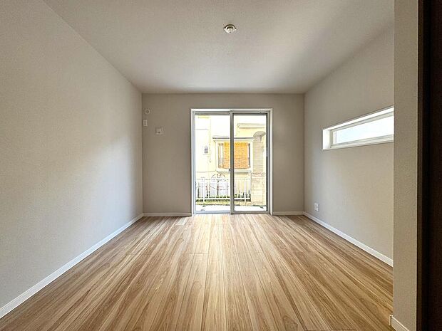 様々なテイストのインテリアと相性の良い、シンプルな内装です。お好みのお部屋作りが楽しめます。