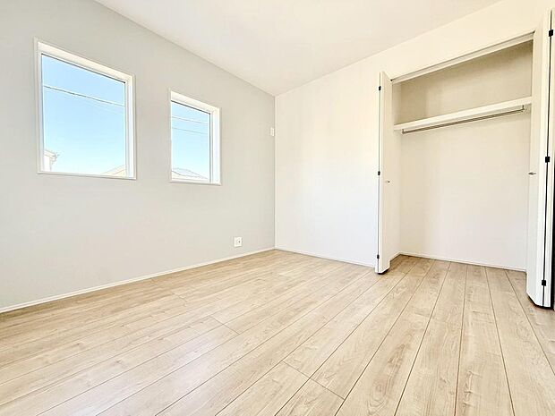 【モデル棟】様々なテイストのインテリアと相性の良い、シンプルな内装です。お好みのお部屋作りが楽しめます。
