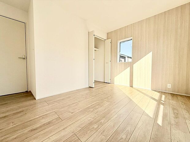 【モデル棟】各居室に収納スペースがあるので、それぞれのお部屋に自分の荷物を収納いただけます。