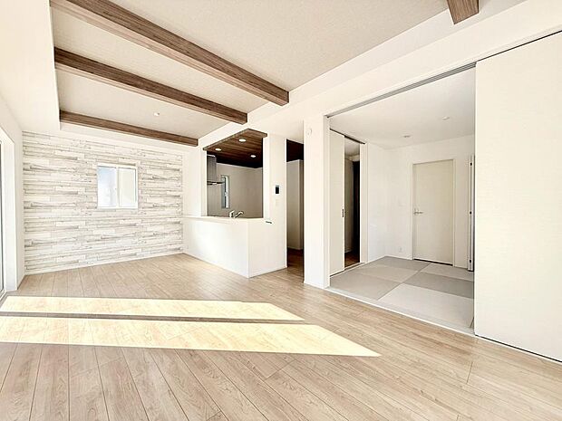 【モデル棟】ご家族の思い出を刻むLDK。家族団らんの時間が自然と増えそうです。