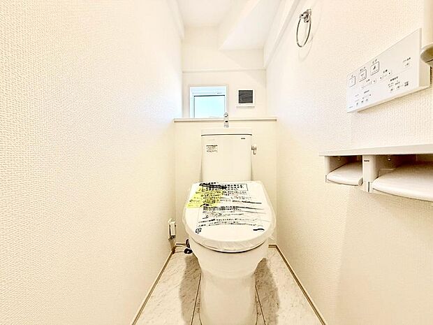 【モデル棟】清潔感があるトイレです。仕様の詳細など、気になることはお気軽にお尋ねください。