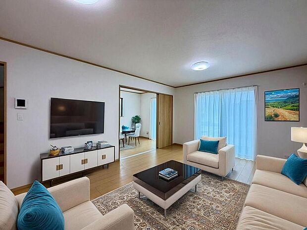 ご家族の思い出を紡ぐリビング。さわやかで心地よい空間は、ご家族が自然と集まります。CG加工済み