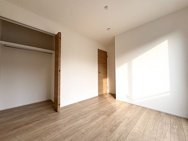 テレワークなどの作業部屋や家事室、子供部屋としても便利なお部屋です。