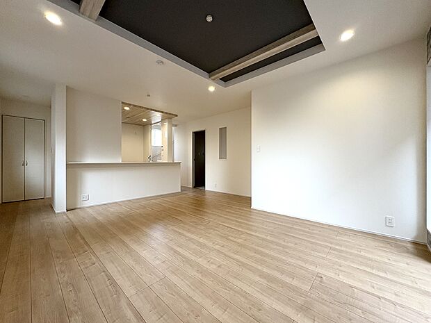 ご家族がお互いの存在を感じながら、思い思いの時間を過ごせる空間です。