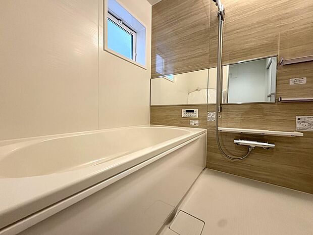 お子様と遊びながら、のんびり入浴することもできそうなバスタブです。