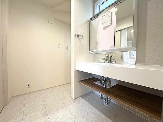 外出前、就寝前など、毎日使用する洗面スペース。ご家族に合った仕様かどうか、お確かめください。