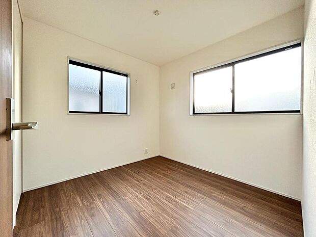 テレワークなどの作業部屋や家事室、子供部屋としても便利なお部屋です。