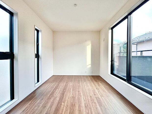 お手入れのしやすい仕様です。普段はフロアモップなどを使って、簡単にお掃除ができそうです。