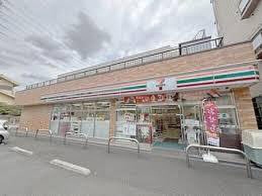 セブンイレブン国立東3丁目店まで約278m