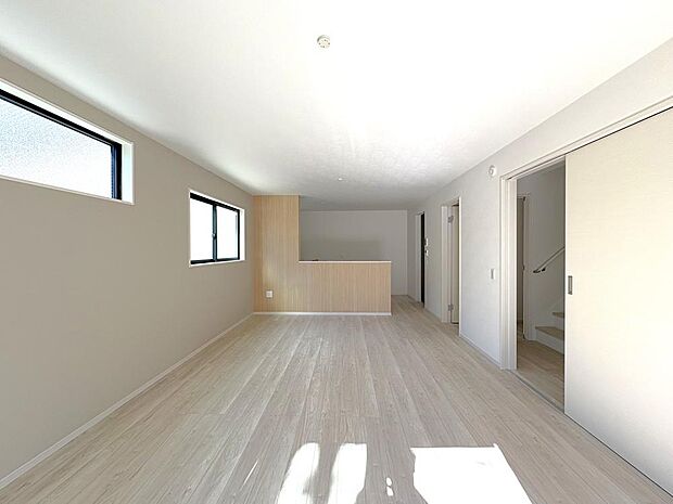 リビングとダイニングをゾーニングしやすく、食事の後もゆったりと寛げる間取りです。