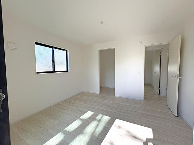 様々なテイストのインテリアと相性の良い、シンプルな内装です。お好みのお部屋作りが楽しめます。