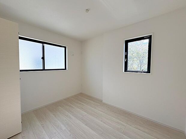 お好みの家具を置いたり、小物を飾り、お気に入りの空間づくりが楽しめそうです。