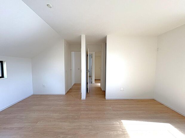 テレワークなどの作業部屋や家事室、子供部屋としても便利なお部屋です。