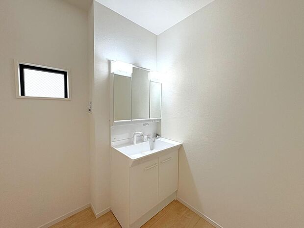 洗面室の収納量や洗面台の仕様など、写真では判らないことはお気軽にお尋ねください。