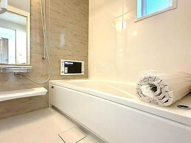 清潔感あるバスルーム。ゆっくりと湯船に浸かり、一日の疲れを癒やしていただけます。