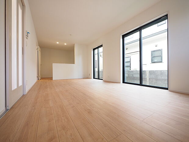 LDKは、ご家族が自然と集い、ゆったりと過ごせる居心地の良い住空間です。