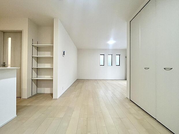 LDKは、ご家族が自然と集い、ゆったりと過ごせる居心地の良い住空間です。