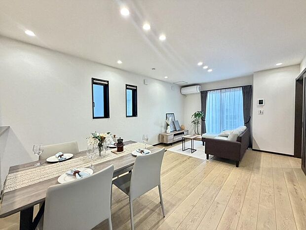 のびのびと寛げるリビングは、ご家族のお気に入りの場所になりそうです。