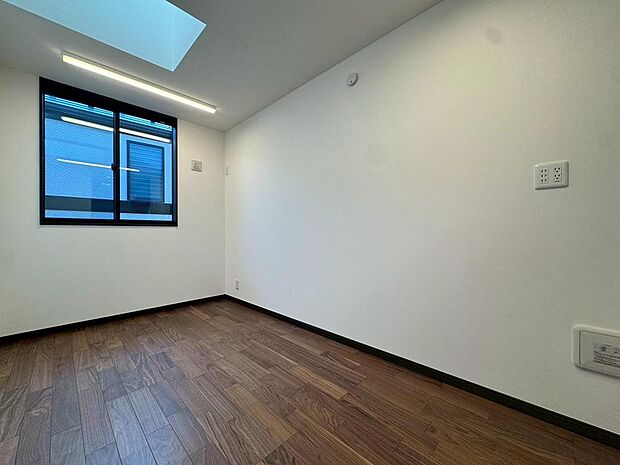 様々なテイストのインテリアと相性の良い、シンプルな内装です。お好みのお部屋作りが楽しめます。