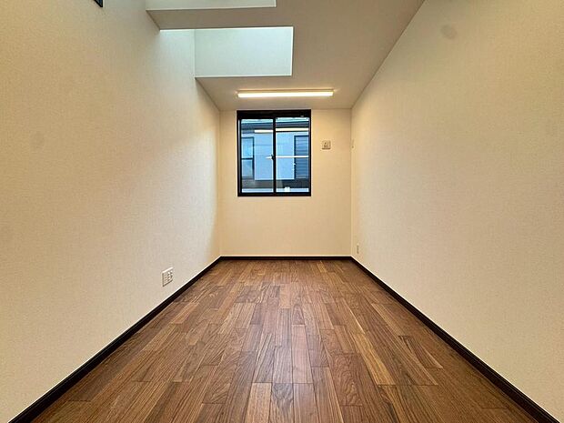 お手入れのしやすい仕様です。普段はフロアモップなどを使って、簡単にお掃除ができそうです。