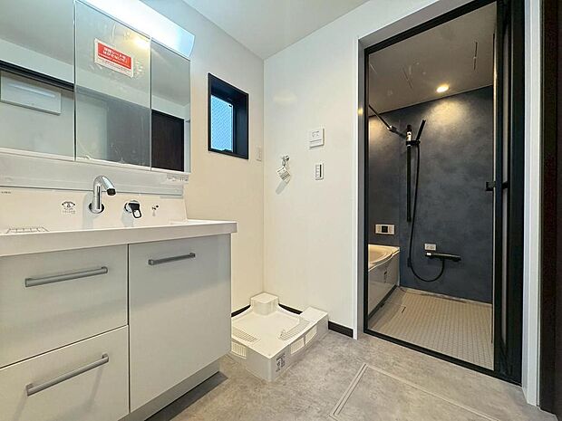 洗面室の収納量や洗面台の仕様など、写真では判らないことはお気軽にお尋ねください。