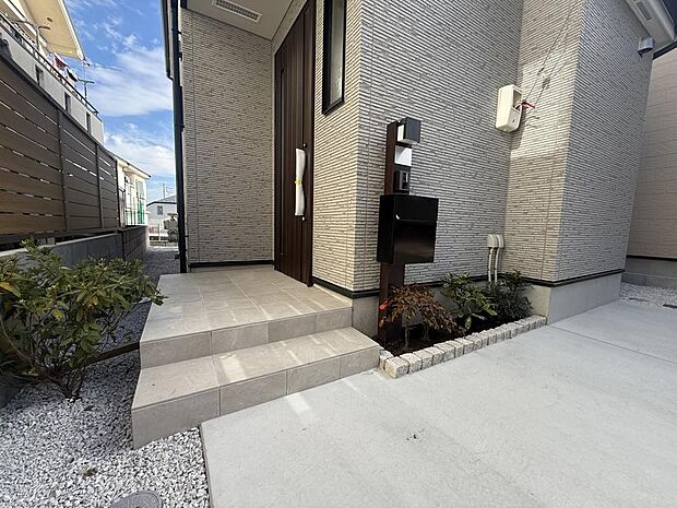 ご家族の「ただいま」「おかえり」の声と笑顔に癒され、心あたたまる空間です。