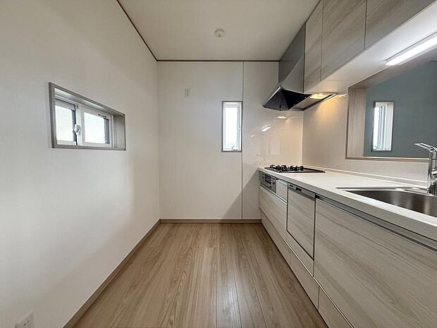 綺麗なキッチンは家事も捗りそうです。ぜひお子様と一緒に、お料理やお菓子作りを楽しんでください。