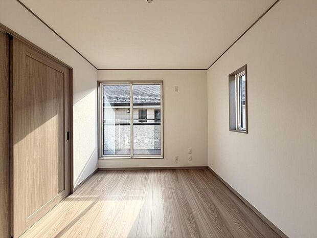 様々なテイストのインテリアと相性の良い、シンプルな内装です。お好みのお部屋作りが楽しめます。